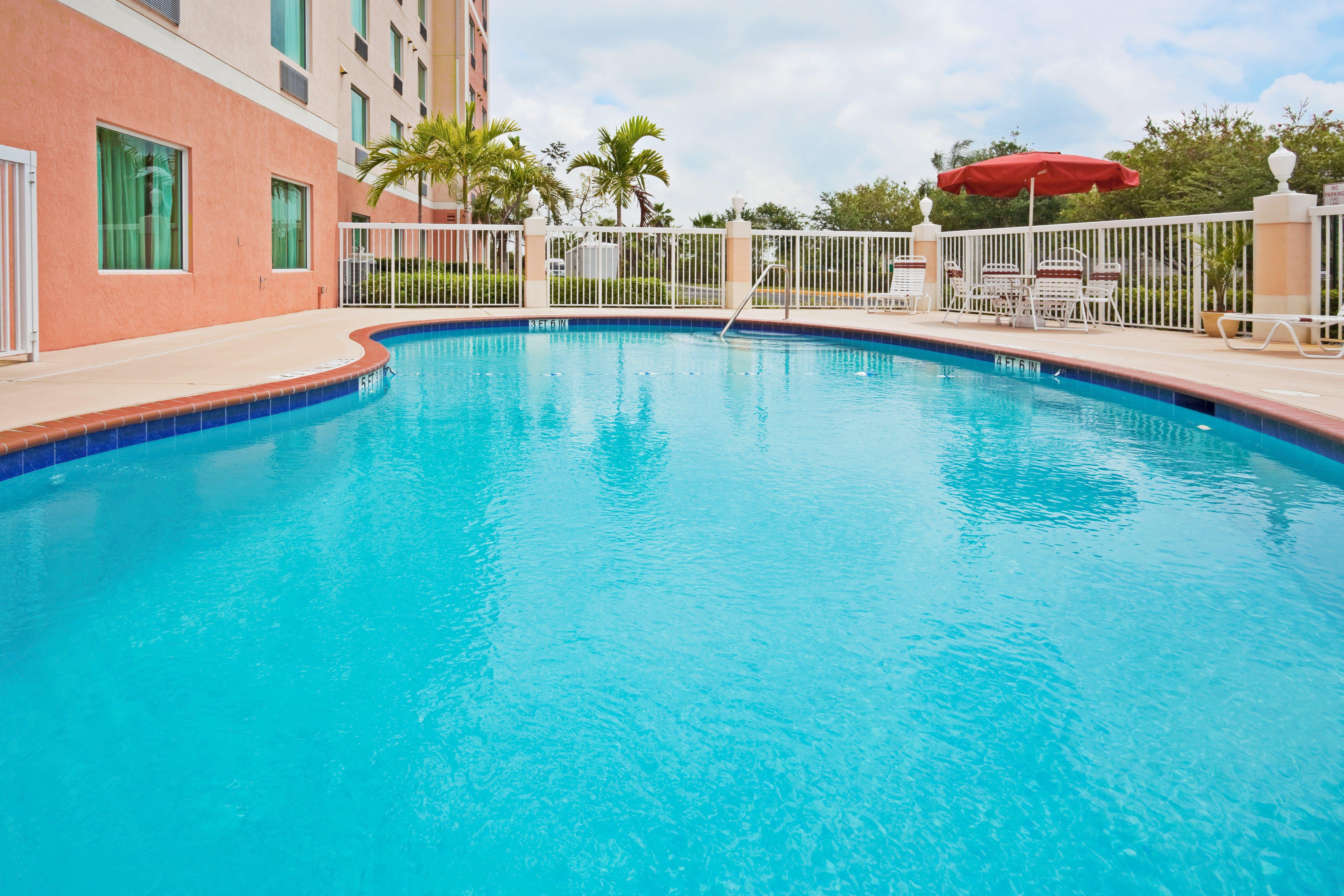Holiday Inn Express & Suites Pembroke Pines-Sheridan St By Ihg מראה חיצוני תמונה