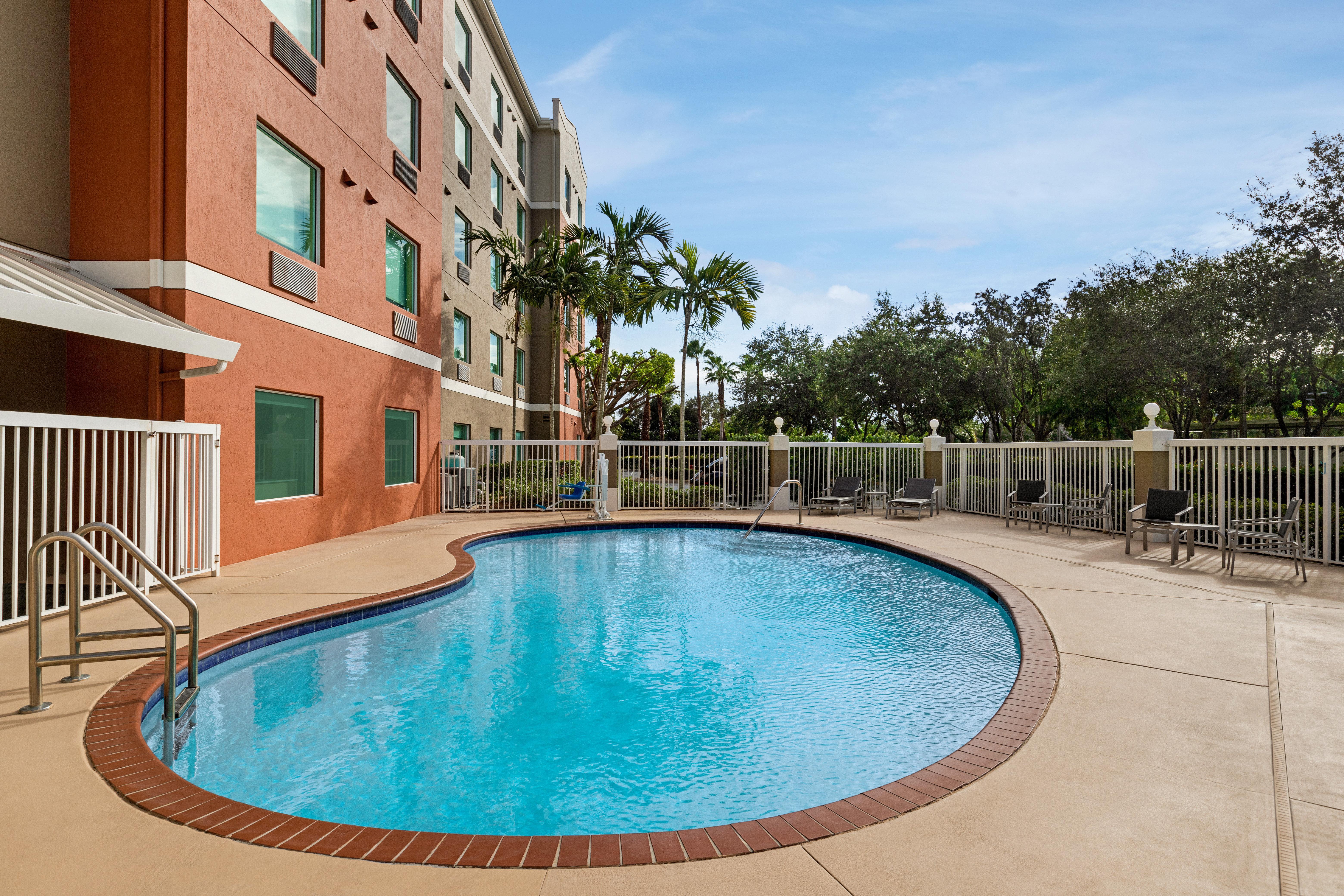 Holiday Inn Express & Suites Pembroke Pines-Sheridan St By Ihg מראה חיצוני תמונה